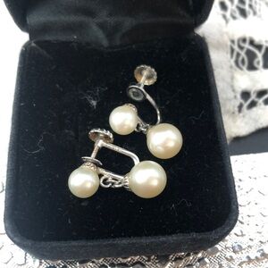 14 k Pearl screw back earrings